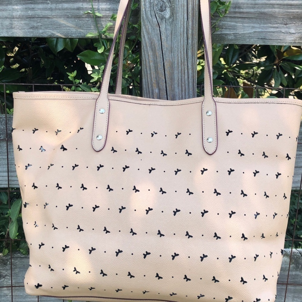 59345 Coach Butterfly Beechwood Beige Tote Bag - Picture 3 of 6